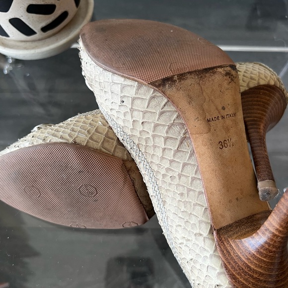 DIOR | MISS DIOR SNAKE SKIN PUMPS (BEIGE) - Picture 9 of 10